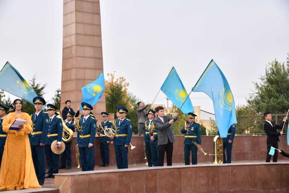 Шымкентте мемлекеттік ту көтерілді