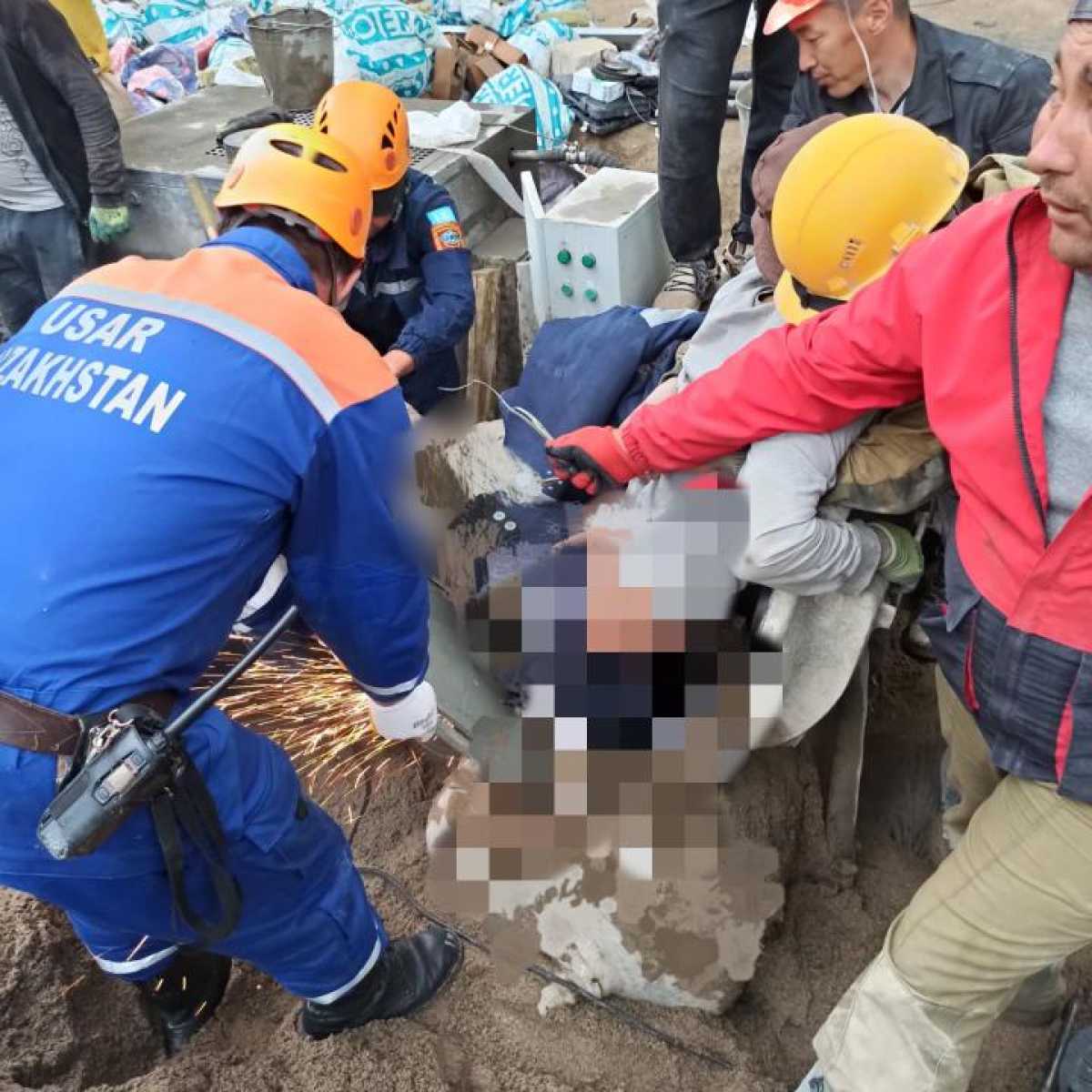 Алматы облысында ТЖМ құтқарушылары бетон араластырғышта аяғы қысылып қалған құрылысшыны құрсаудан босатты