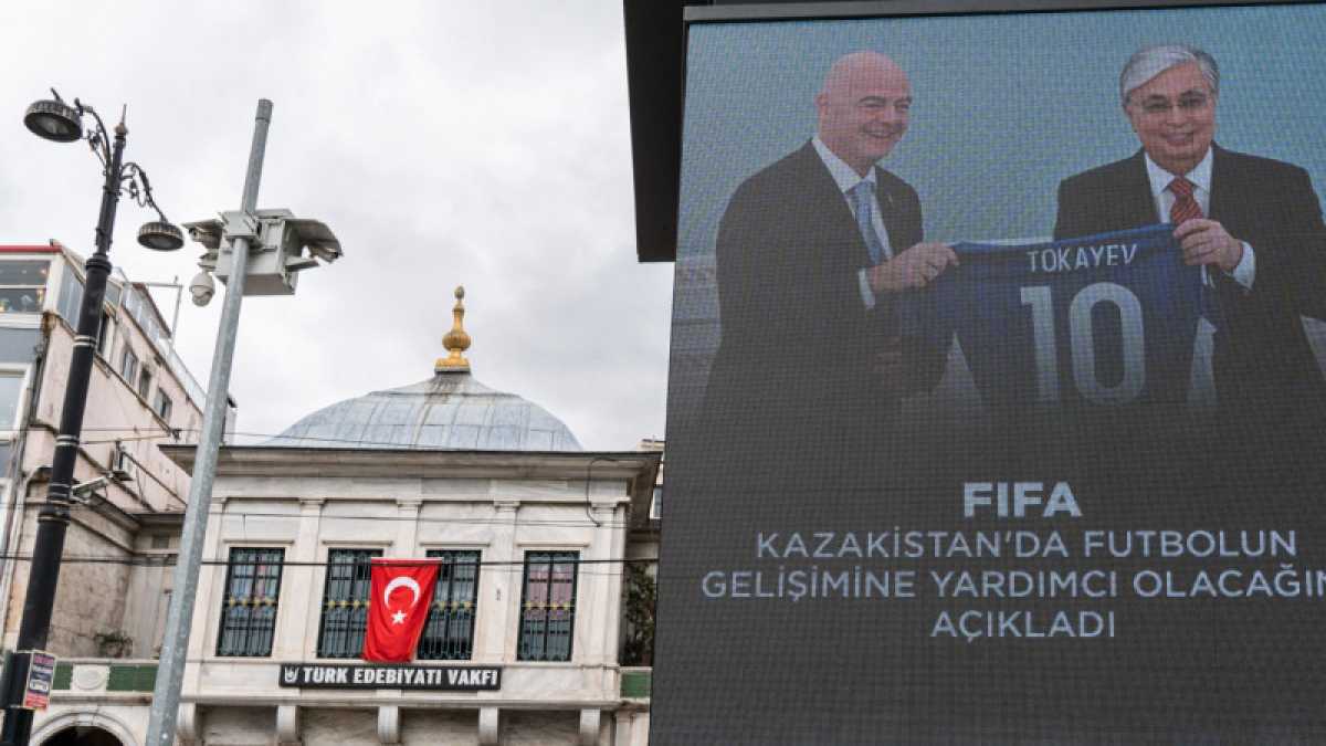 Ыстамбұл орталығында Тоқаевтың ФИФА басшысымен түскен суреті пайда болды