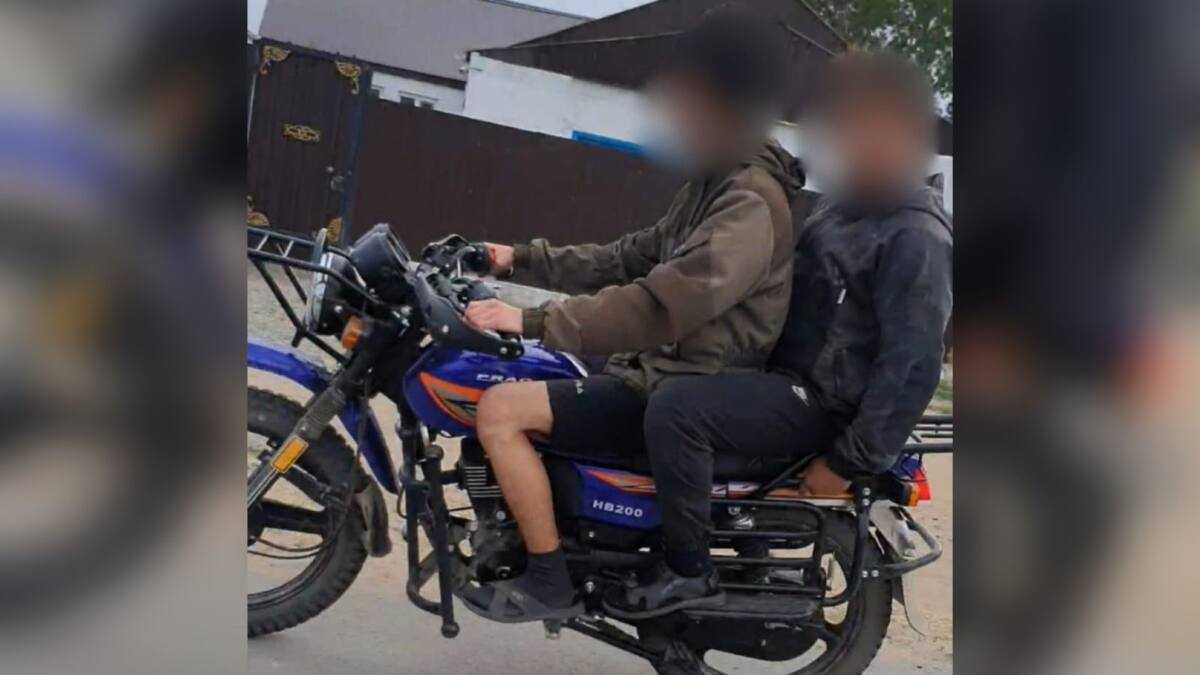 Павлодар облысында оқушы тіркеу нөмірінсіз мотоцикл жүргізген