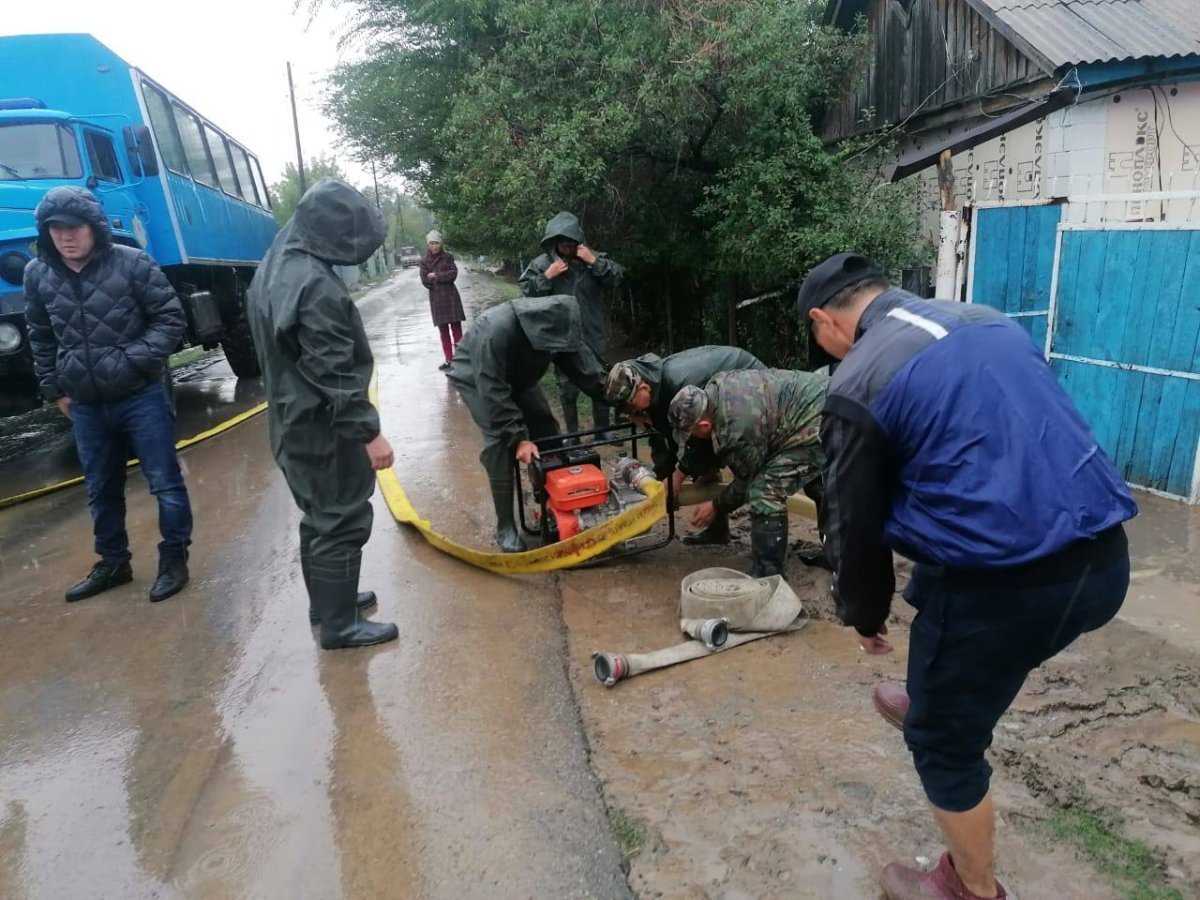 Жетісуда жаңбыр суы басқан ауылдарда 20-дан астам үй сүрілетін болды