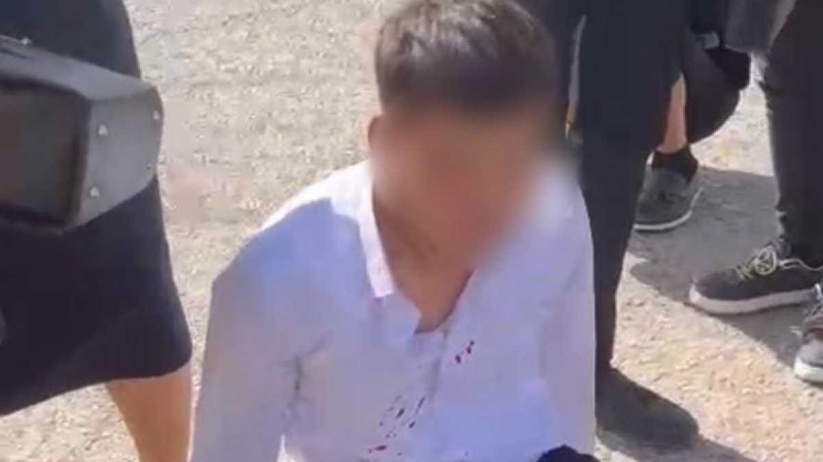 Түркістан облысында мектеп оқушысын аяусыз соққыға жығу сәті видеоға түсірілді