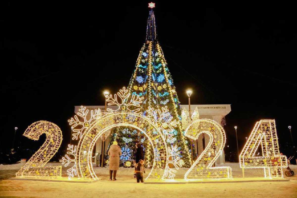 Мұз айдындары, сырғанақтар, фотоаймақтар: Астананы безендіру қалай жүргізіліп жатыр