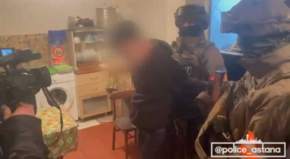 Астана полициясы дәмханалардың бірінде келушілерге есірткі сатқан күдіктіні анықтады
