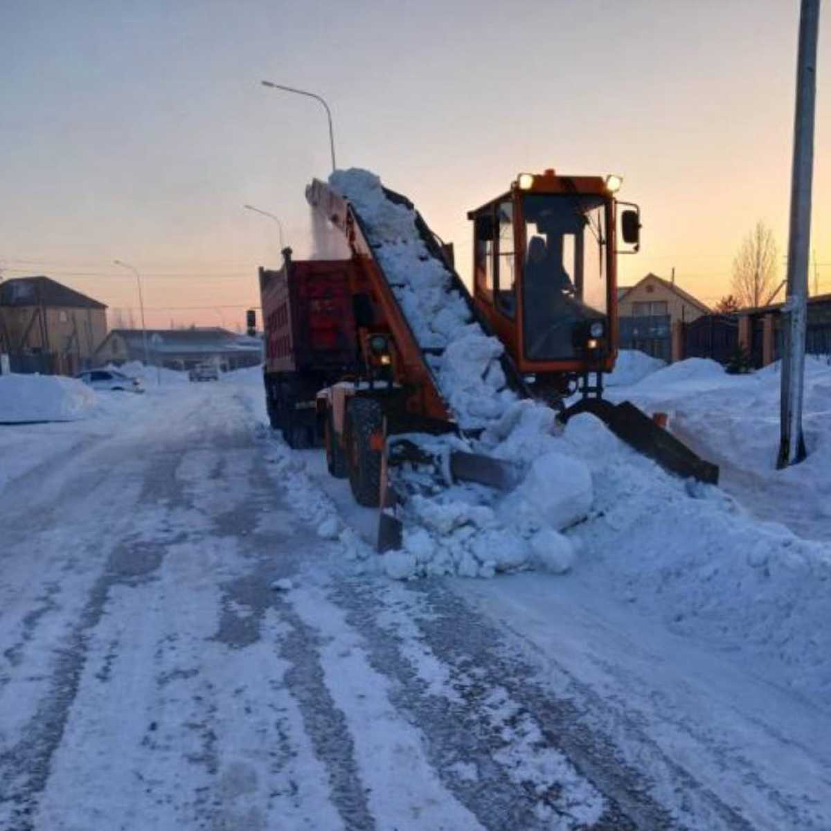 Астанада 2,3 мыңнан астам жол жұмысшы қар тазалауға шықты