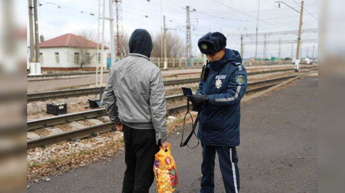 Биыл елімізде 11 мыңнан астам азамат теміржолды белгіленбеген жерден кесіп өткен