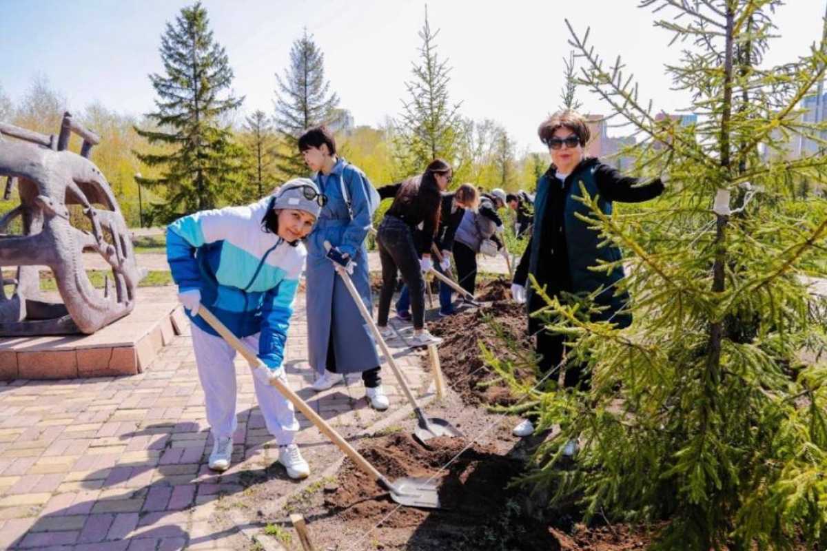 «Таза Қазақстан»: Астанада өткен сенбілікке зиялы қауым өкілдері қатысты