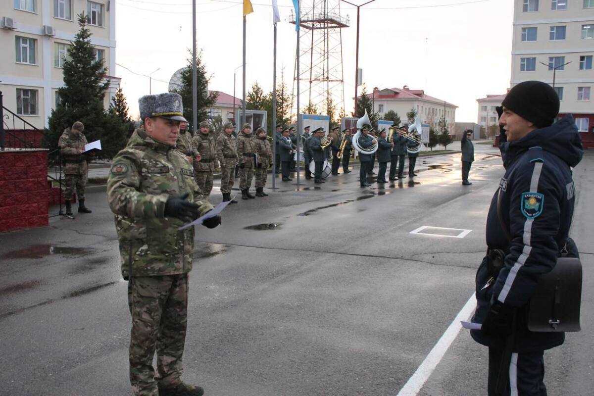 Есірткі таратушыларды ұстаған ұландық сарбаздар марапатталды