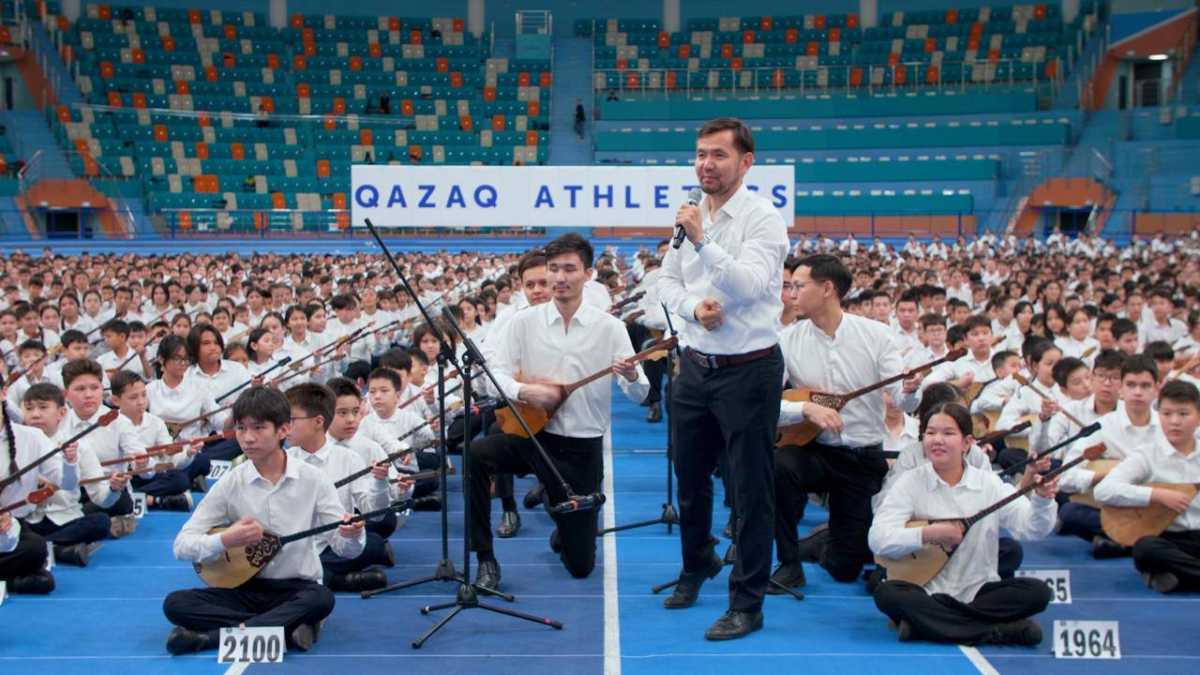 «Нағыз қазақ – домбыра»: Астанада 3 мың домбырашы бір мезетте күй шертіп, рекорд орнатты