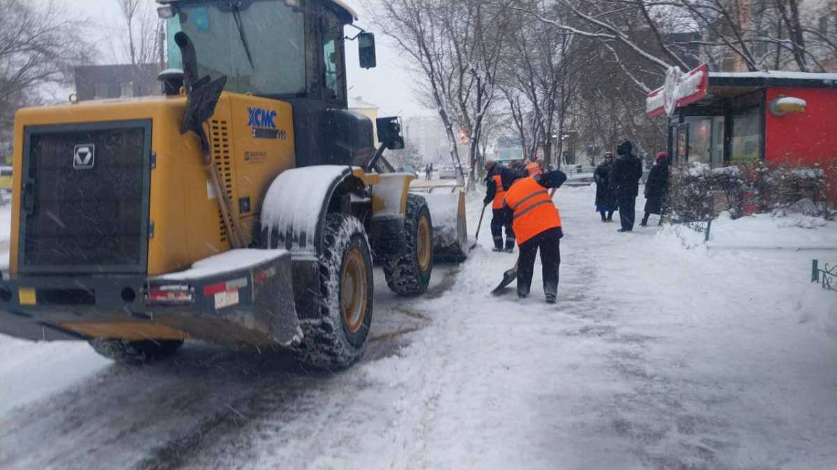 Астанадан бір түнде 2,3 мыңға жуық жүк көлігімен қар шығарылды