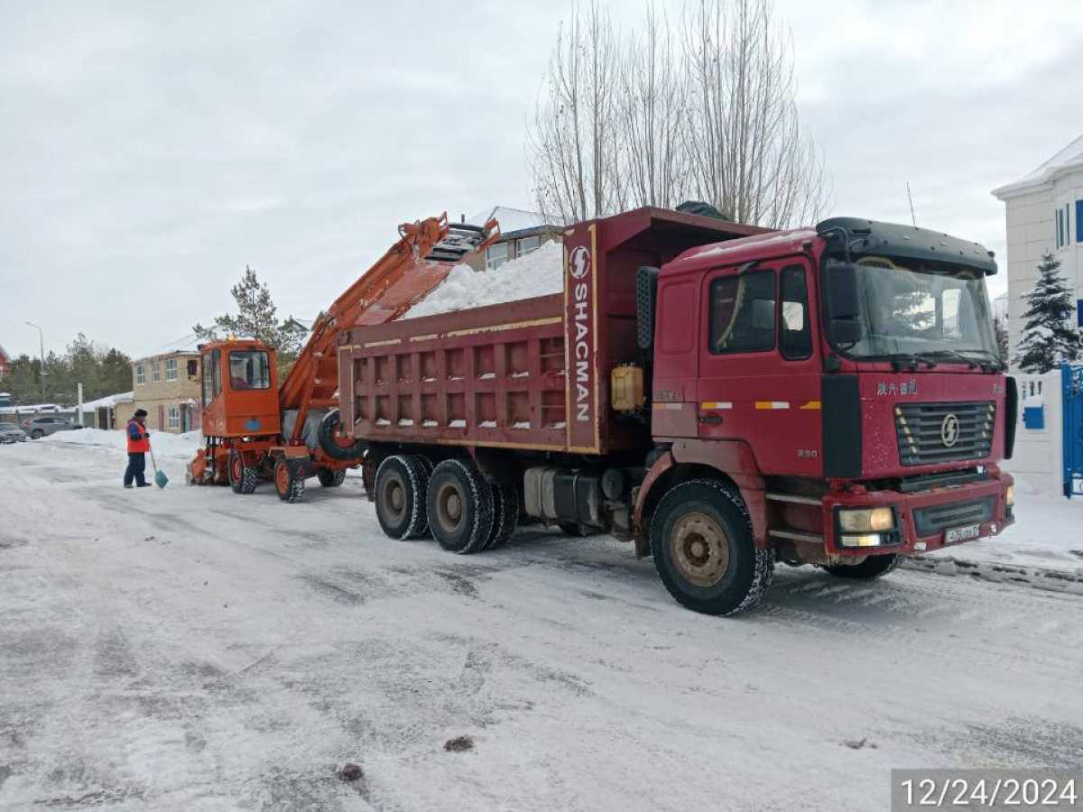 Астанада 2 600-ден астам жол жұмысшысы қар тазалау жұмыстарына шықты