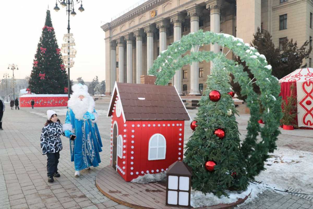 Алматыда Аяз Атаға арналған мерекелік киіз үйлер орнатылды