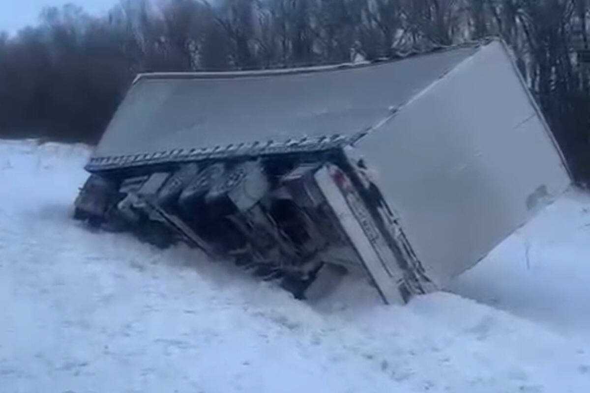 СҚО-да полицейлер маркетплейстердің бірінің фурасын жол үстіне шығаруға көмектесті