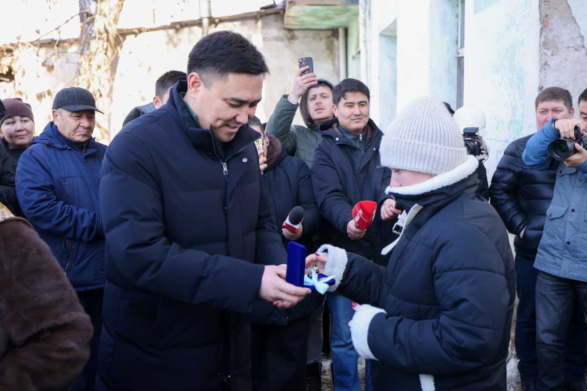 Шымкент: Көксай шағын ауданын жаңғырту тұжырымдамасы аясында алты отбасына жаңа пәтерлер берілді