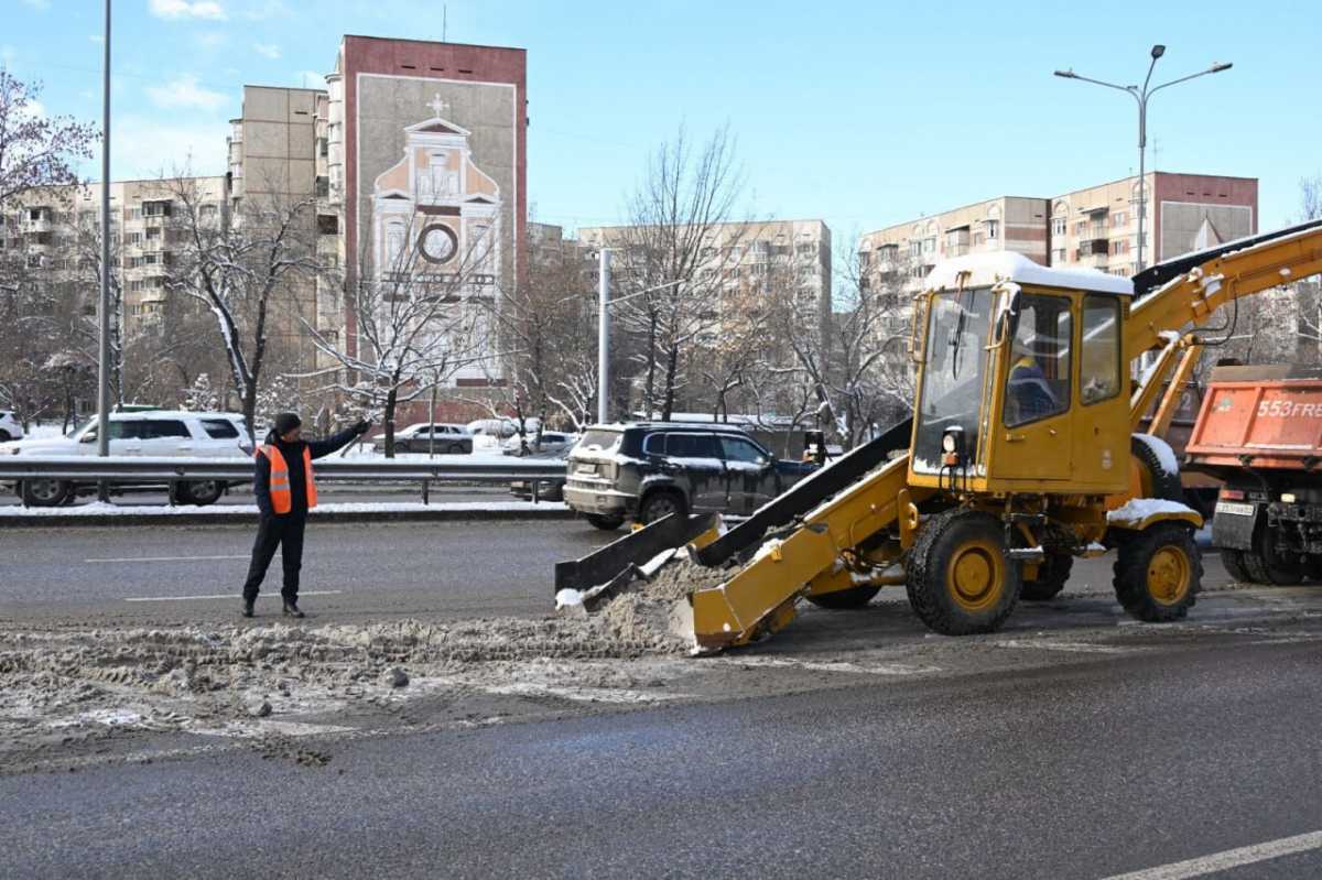 Алматының коммуналдық қызметі қар шығару жұмыстарын жалғастырып отыр