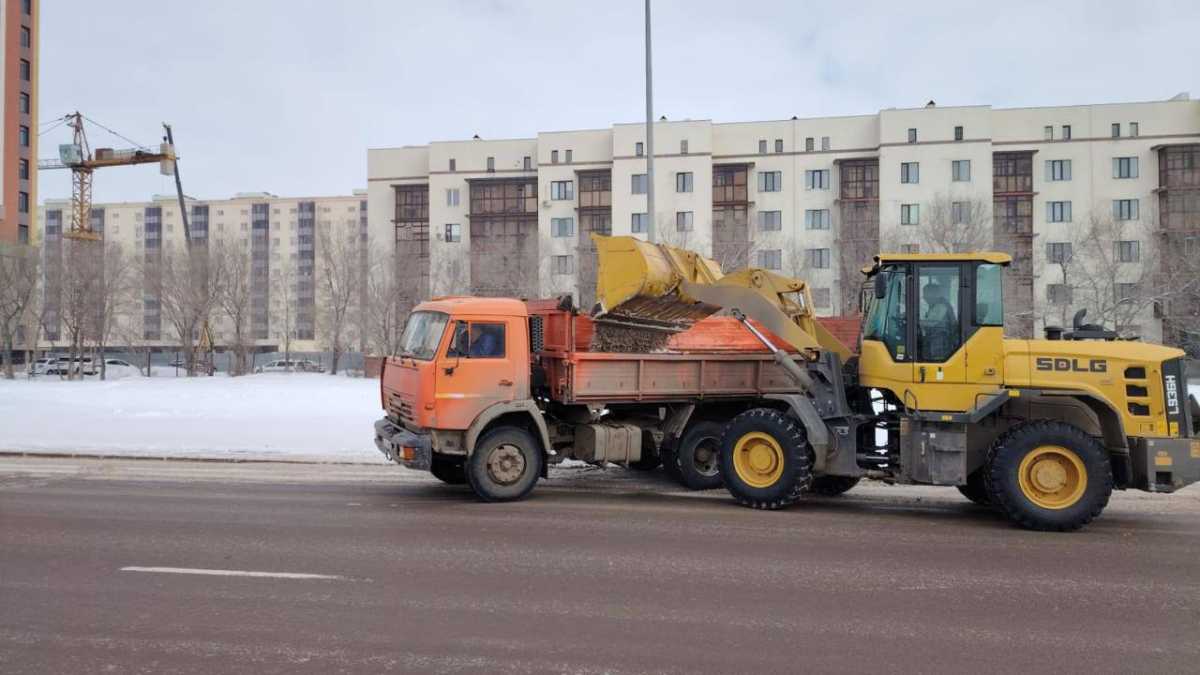 Астанада 2400-ге жуық жол жұмысшы қар күреу жұмысына жұмылдырылды