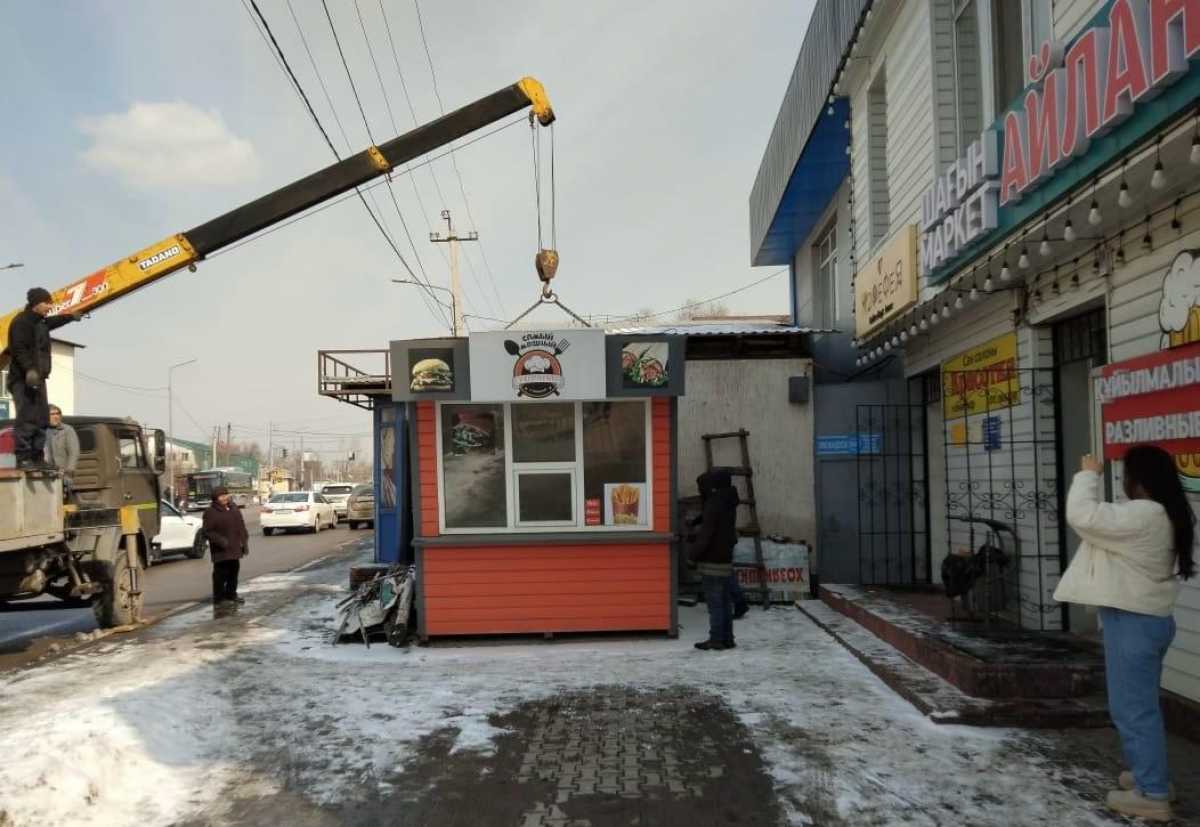 Наурызбай ауданында 16 заңсыз дүңгіршек пен 22 күш өлшеуіш сүрілді