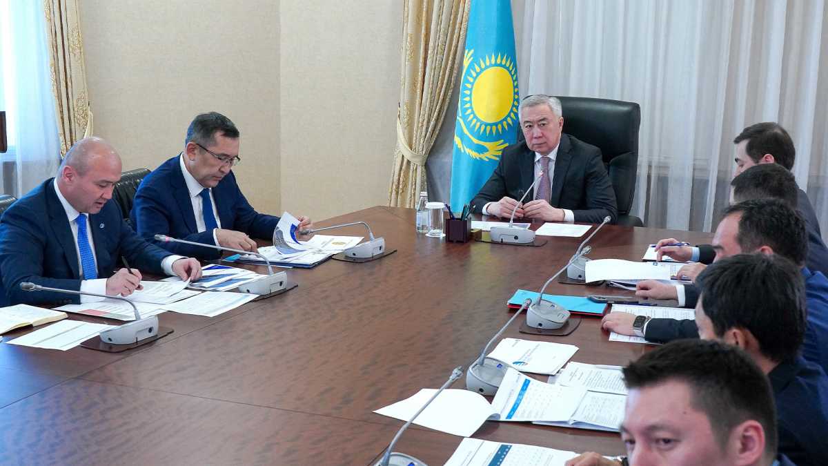 Үкіметте автомобиль және темір жолдарды дамыту жөніндегі инвестициялық жобалар қаралды