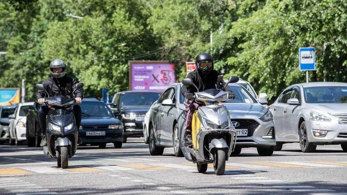 Алматыда жол ережесін бұзған мопед жүргізушілері анықталды