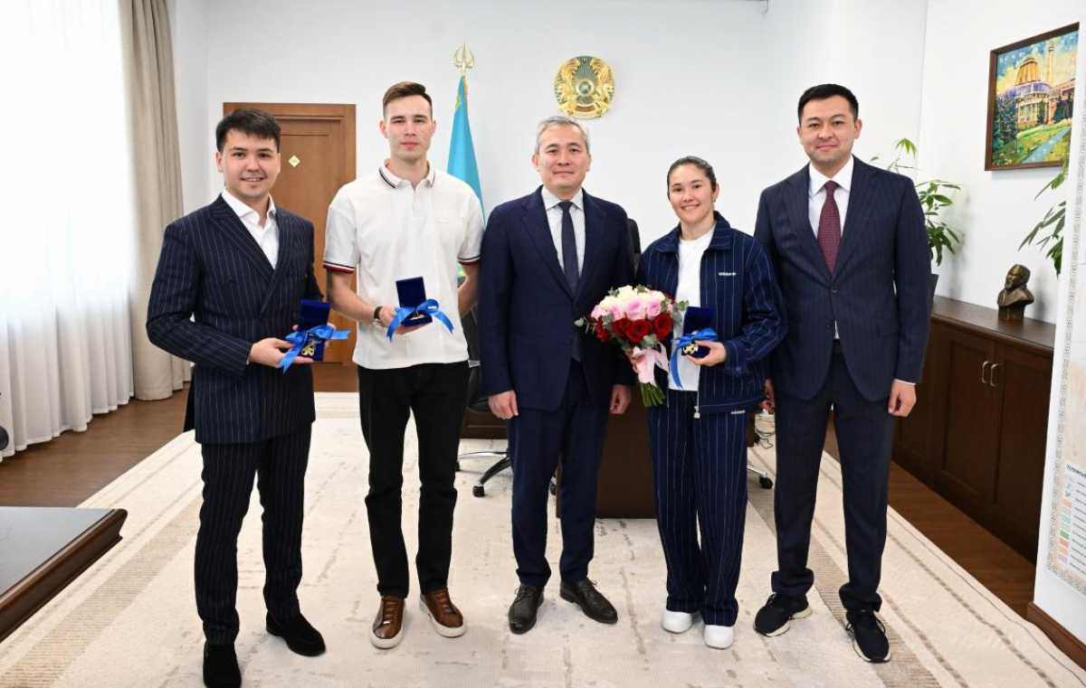 Алматыда Олимпиада жүлдегерлері жаңа пәтерлер кілттерін алды