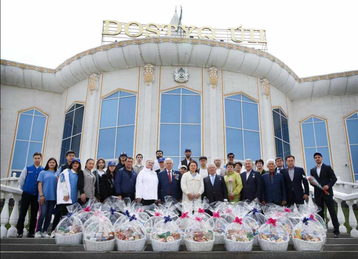 Елордада Жеңіс күніне орай «Мейірімділік эстафетасы» акциясы өтті: ардагерлерге сыйлықтар табысталды