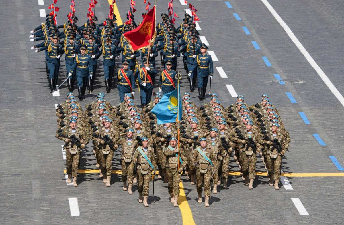 Президент Қасым-Жомарт Тоқаев Жеңіс күніне орай ұйымдастырылған әскери парадқа барды