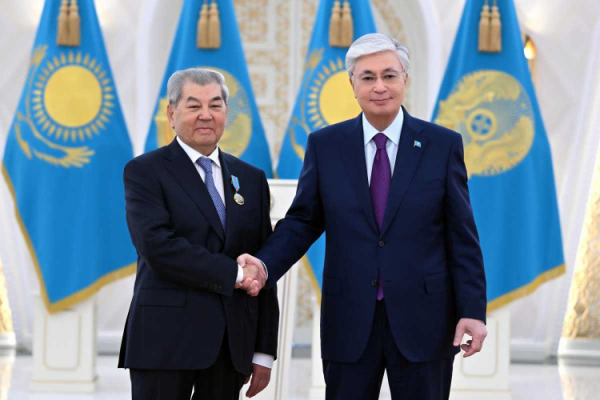 Президент көрнекті мемлекет және қоғам қайраткері Қуаныш Сұлтановқа «Отан» орденін cалтанатты түрде табыстады