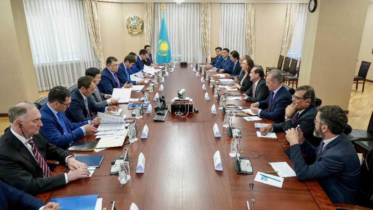 Қанат Бозымбаев Дүниежүзілік банк басшылығымен «Энергетикалық және коммуналдық секторларды жаңғырту» ұлттық жобасының жүзеге асырылуын талқылады