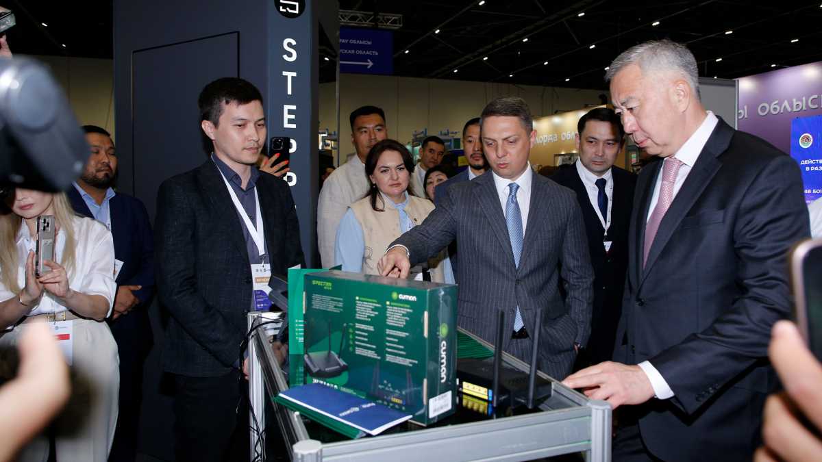 Серік Жұманғарин Ulttyq ónim – 2025 атты отандық өндірушілер көрмесін ашты