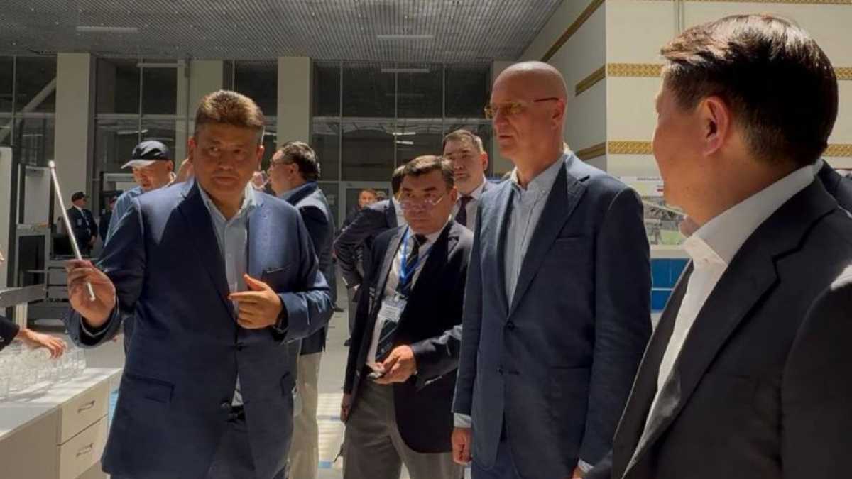 Роман Скляр жұмыс сапарымен «Нұр Жолы» өткізу пунктінің инфрақұрылымы және өндірістік қызметімен танысты