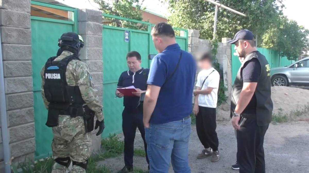 Алматыда діни экстремистік әдебиеттерді таратқан шетелдік ұсталды