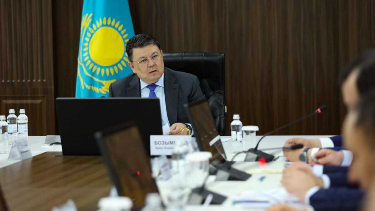 Қанат Бозымбаев Таразда облыстар және Шымкент қаласының әкімдерімен оңтүстік өңірлердің дамуын талқылады