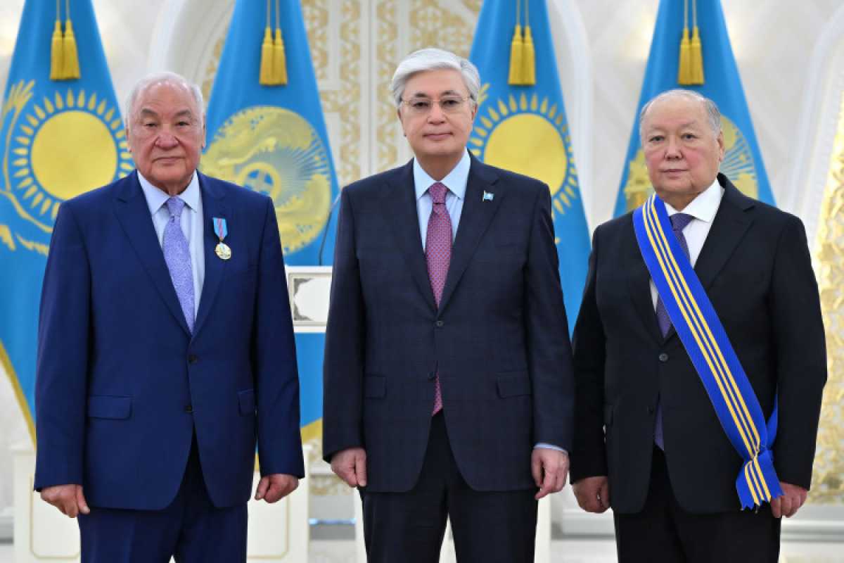 Президент мемлекеттік наградалар тапсырды