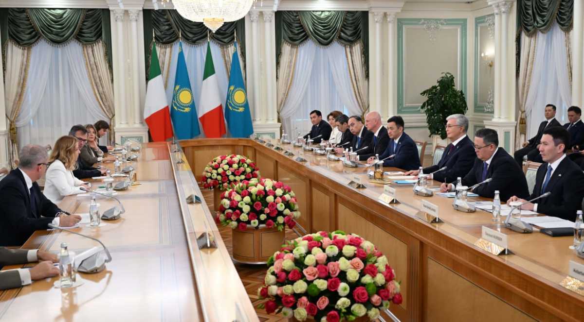 Мемлекет басшысы Италия Министрлер Кеңесінің төрағасымен кеңейтілген құрамда келіссөз жүргізді