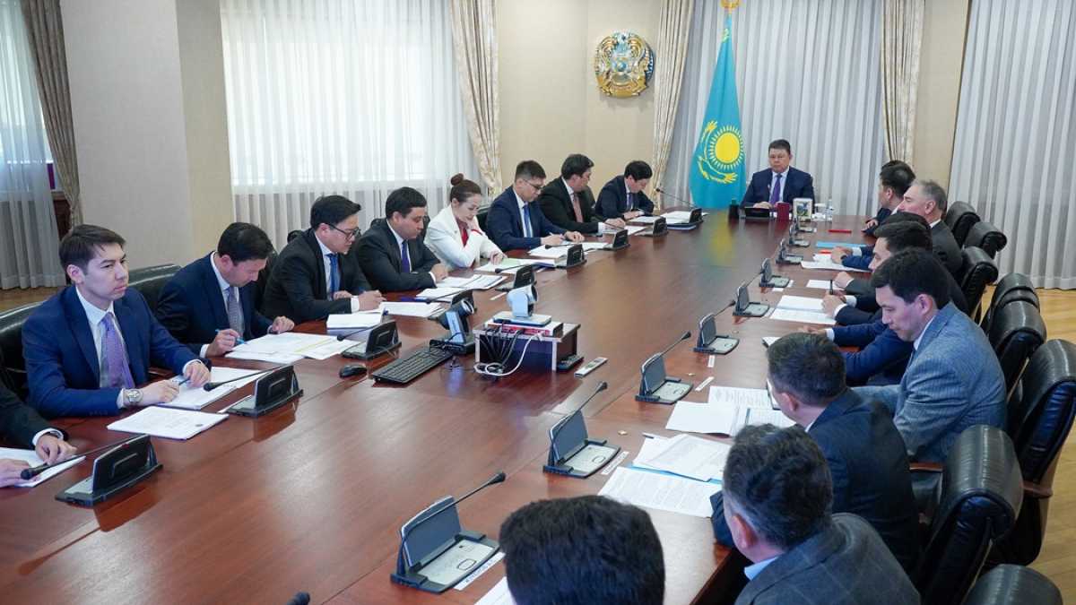 Қанат Бозымбаев энергетика және коммуналдық секторларды жаңғырту бойынша міндеттер жүктеді