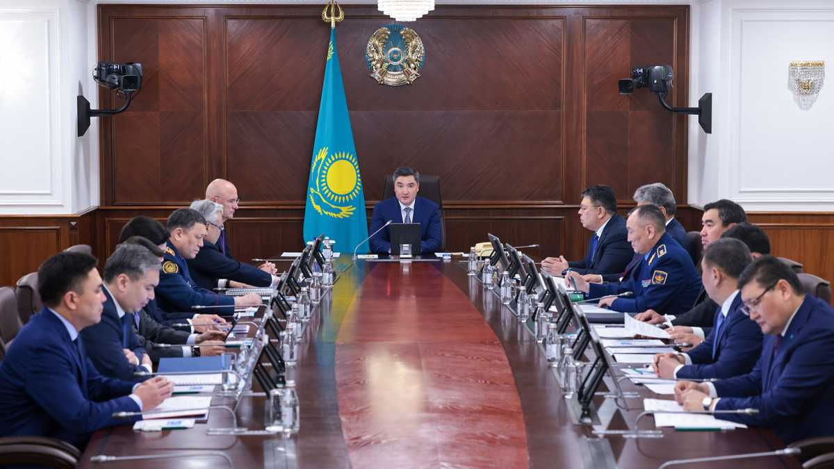 Олжас Бектенов өндірісте қауіпсіз еңбек жағдайларын қамтамасыз ету бойынша басым міндеттерді белгіледі