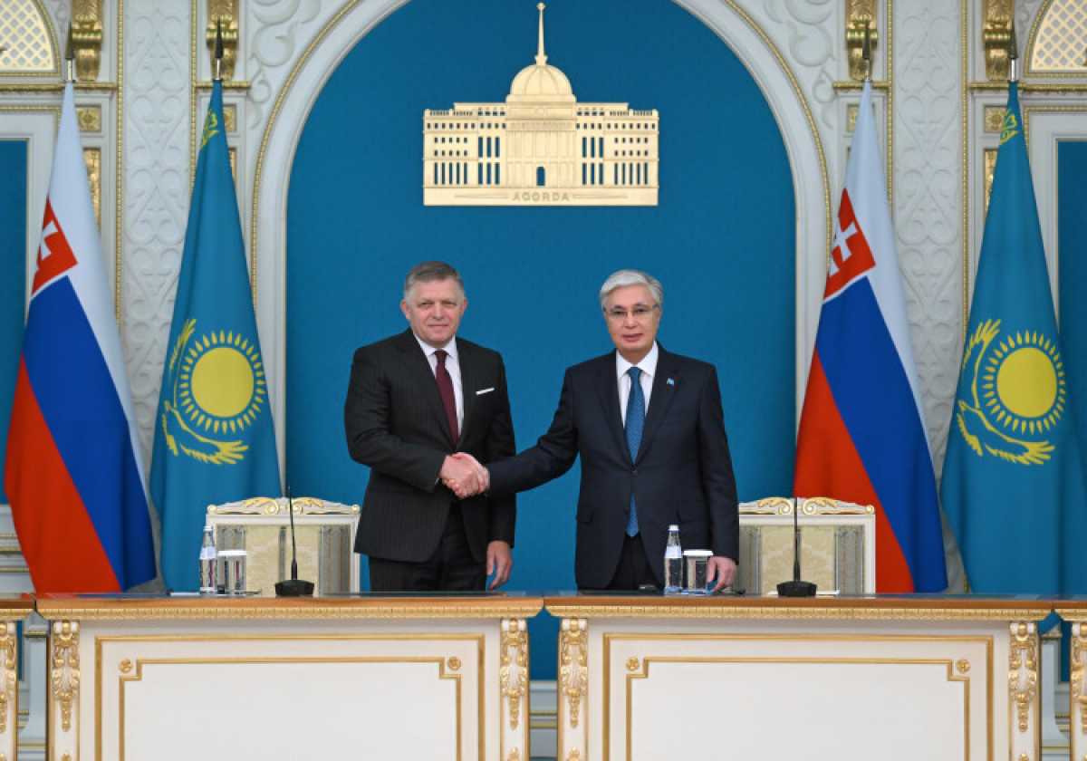 Мемлекет басшысы Қасым-Жомарт Тоқаев пен Словакия Премьер-министрі Роберт Фицо БАҚ өкілдері алдында сөз сөйледі