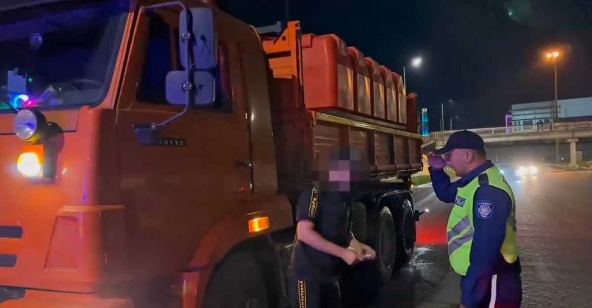 Семейде полицейлер жүк көліктерінің жүргізушілеріне түсіндіру жұмыстарын жүргізді