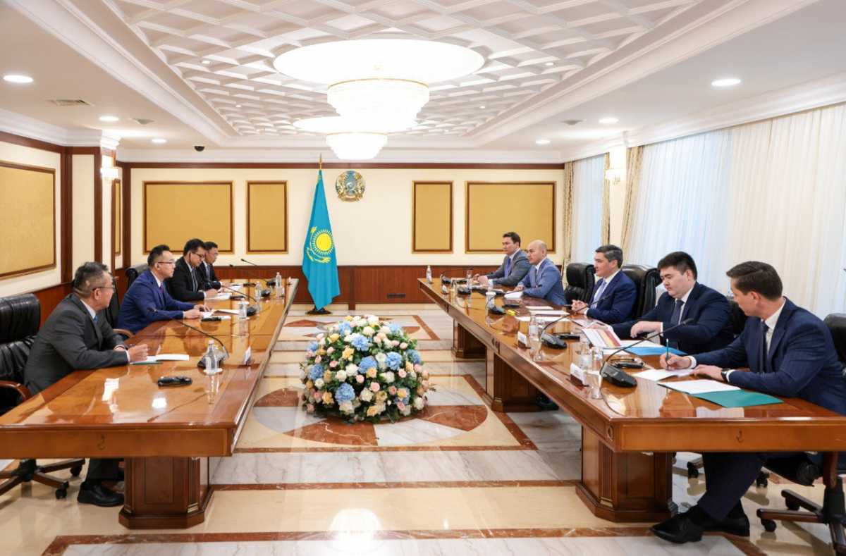 Олжас Бектенов Geo-Jade Petroleum басшысы Ван Вэньтаомен «Созақ» кен орнында газ өндіру жобасын жүзеге асыру барысын талқылады