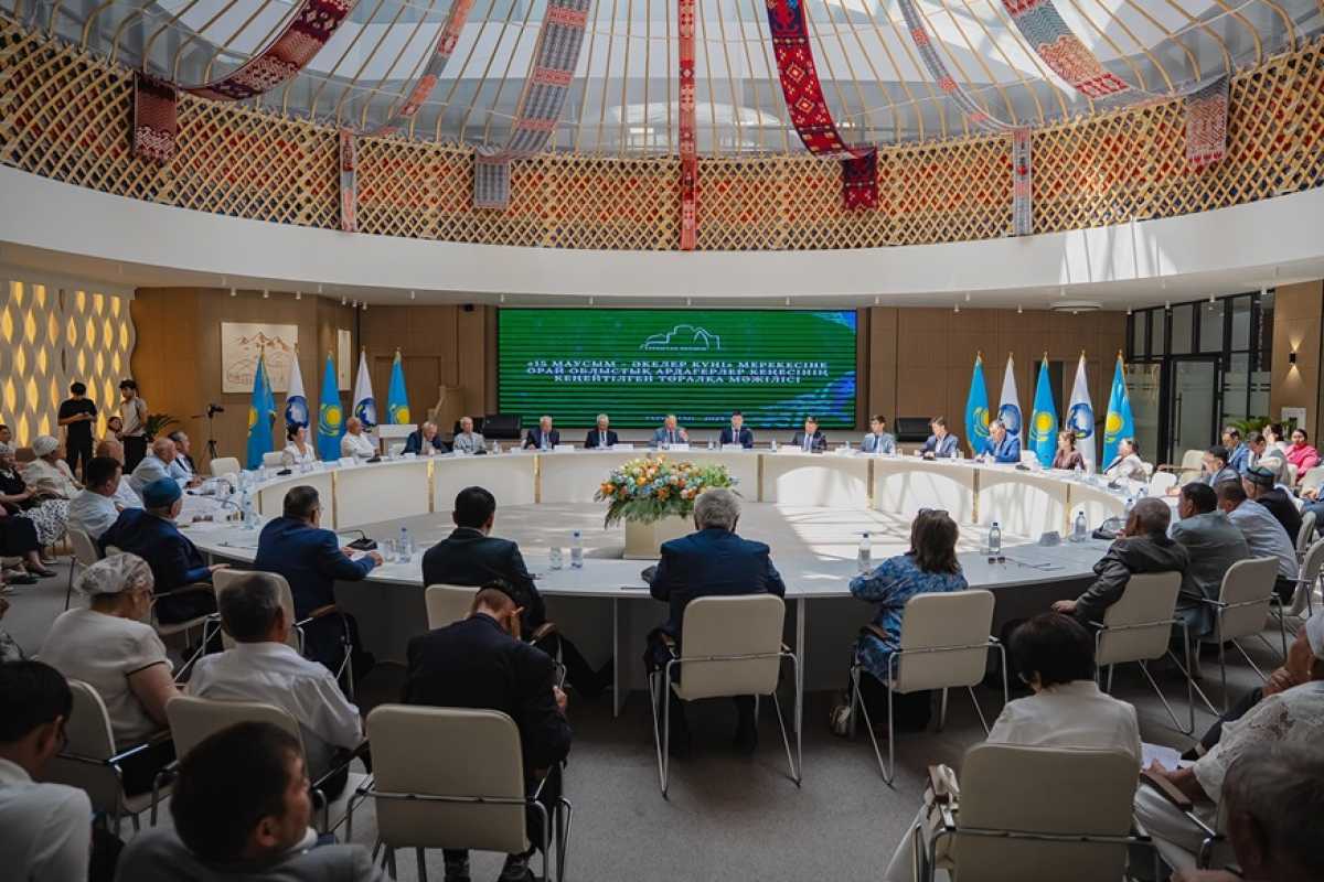 Түркістанда әкелер күніне орай облыстық ардагерлер кеңесінің кеңейтілген төралқа мәжілісі өтті