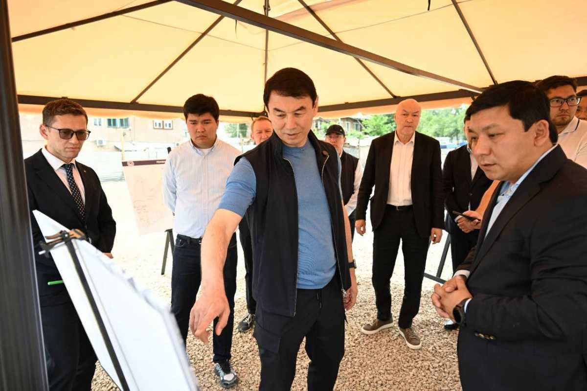 Алматы әкімі Дархан Сатыбалды Түрксіб ауданының маңызды нысандарын аралап көрді