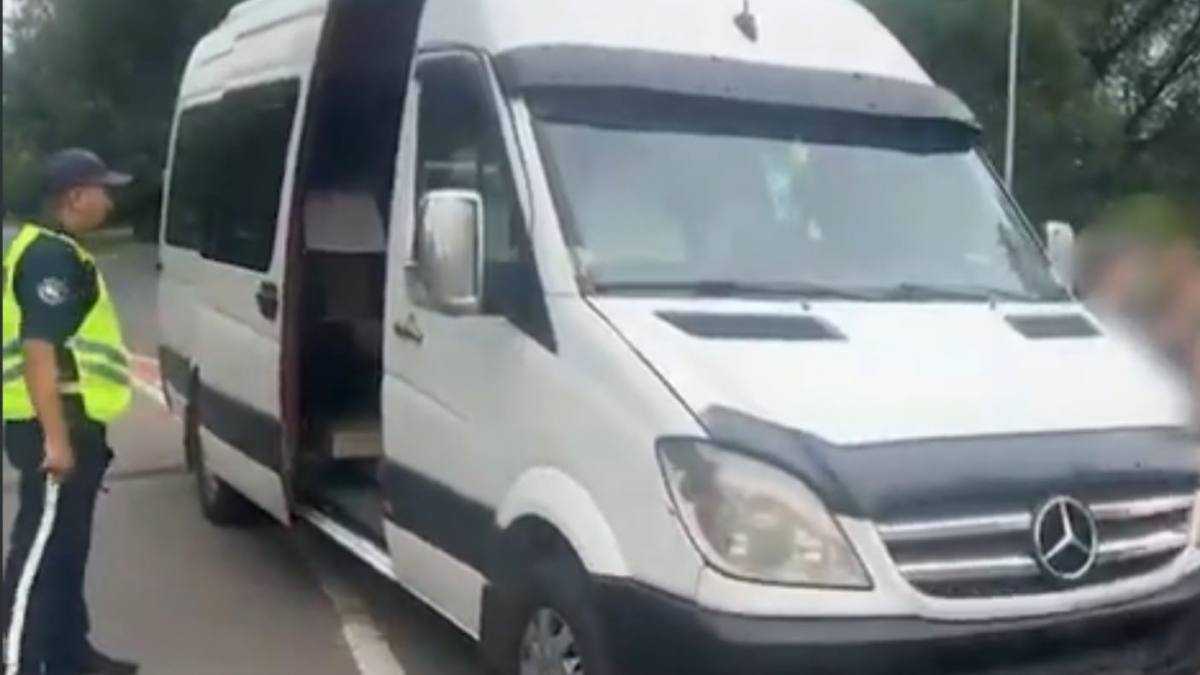 Алматыда полиция мас күйде көлік тізгіндеген автобус жүргізушісін ұстады