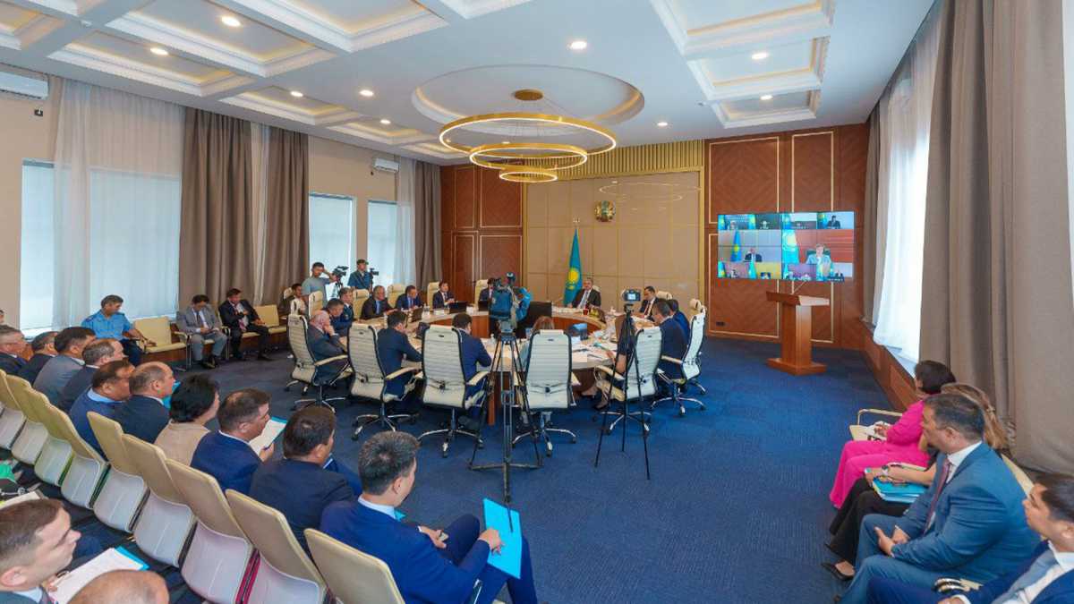 Жазғы туризм, балалардың қауіпсіздігі және медицина қызметкерлерінің құқықтары: Көшербаев ШҚО-да кеңес өткізді
