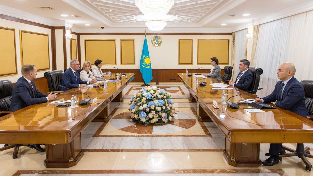 Олжас Бектенов Polpharma Group өкілі Ежи Старакпен елімізде дәрі-дәрмек өндірісін кеңейту бойынша жаңа жобаны талқылады
