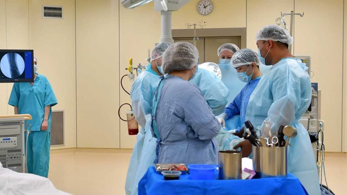 1,5 келі шаш: Алматылық хирургтар 14 жасар қызды аман алып қалды