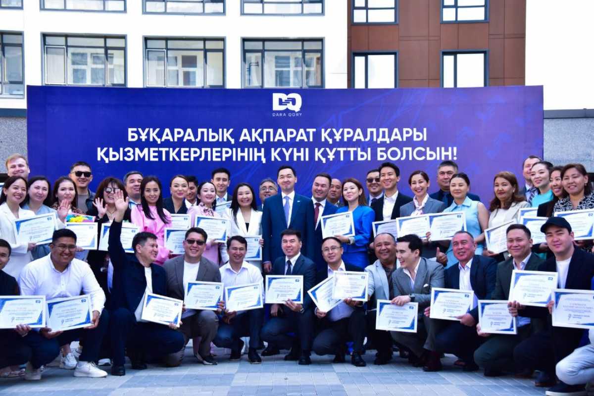 Мемлекет басшысының атынан БАҚ қызметкерлеріне пәтер сертификаттары берілді