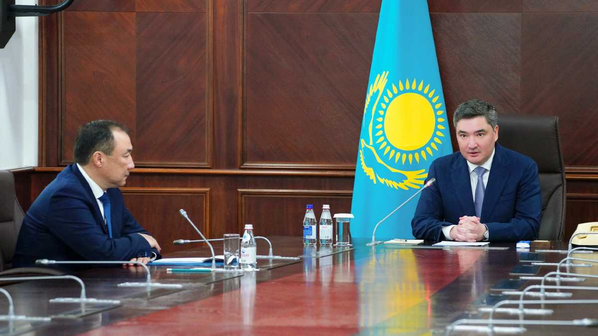 Олжас Бектенов Көлік министрлігі ұжымына жаңа министрді таныстырды