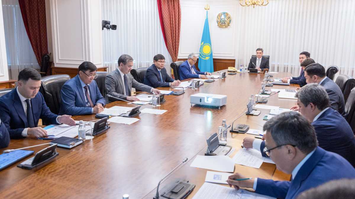 Президент тапсырмаларын орындау: Үкіметте негізгі энергетикалық және ақпараттық-коммуникациялық жобалардың жүзеге асырылу барысы қаралды