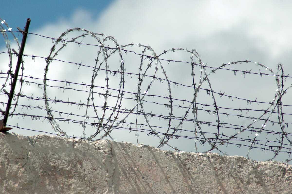 Абай облысында колонияға ақша кіргізбек болған тұрғын анықталды