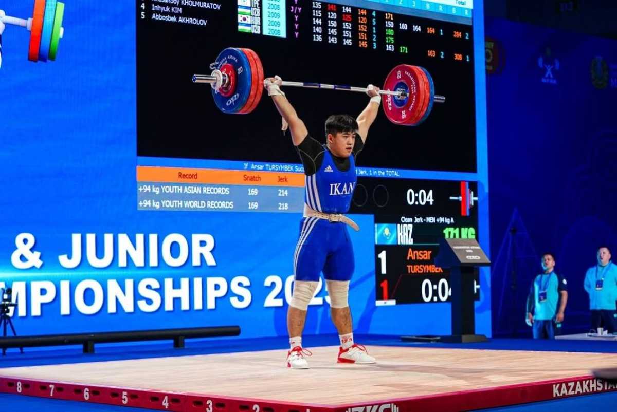 Елордалық зілтемірші Азия чемпионатында екі бірдей медаль жеңіп алды